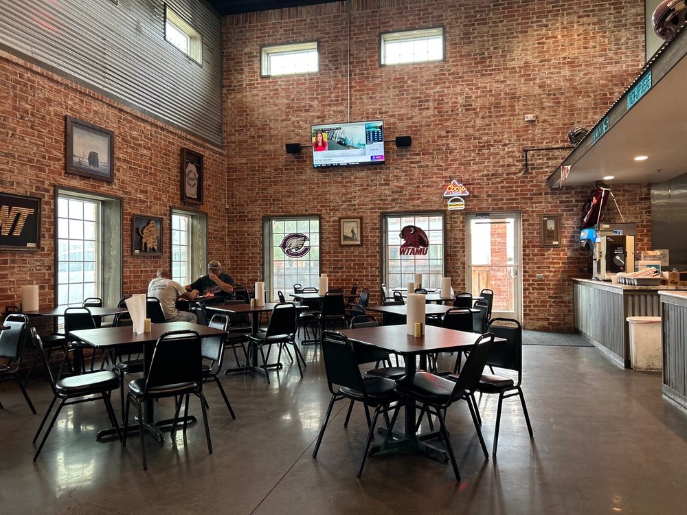 Bear's Burgers And Dawgs Logo
