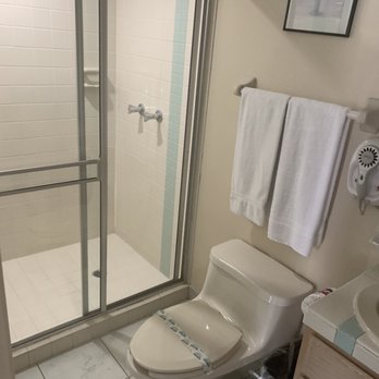 Oceana Casa del Mar - Other bathroom and shower at the end of the living roo  / dining room - Hotels Near Me - Rosarito, BCN