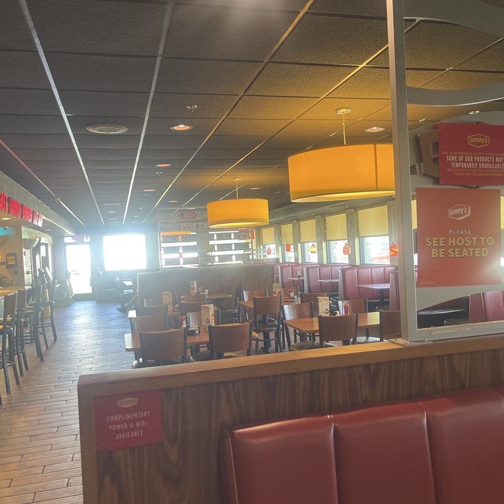Denny's - Lobby and seating - American Near Me - Gulfport, Mississippi Denny's - Lobby and seating - American Near Me - Gulfport, Mississippi