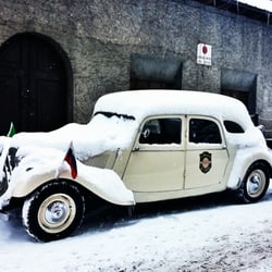 Le Bistrot de l'Abbe - Rumor has it this car is always parked outside...
