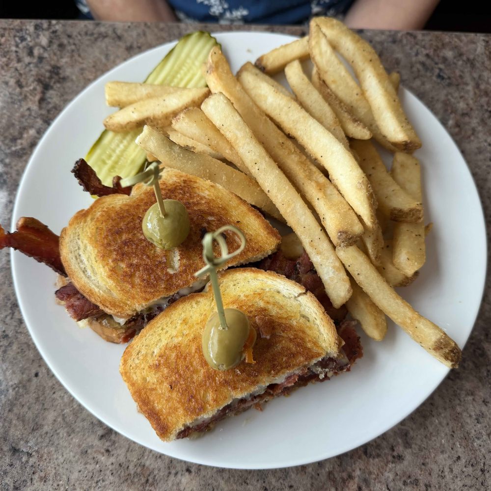 The Point Restaurant - Grilled Cheese - American Near Me - Sweet Home, Oregon The Point Restaurant - Grilled Cheese - American Near Me - Sweet Home, Oregon