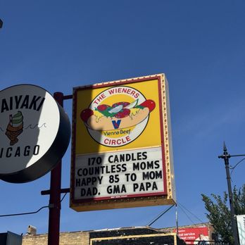 The Wieners Circle - American Near Me - Chicago, Illinois