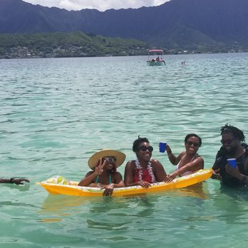Kaneohe Bay Sandbar - Handing at the Sandbar. - Beaches Near Me - Kaneohe, Hawaii