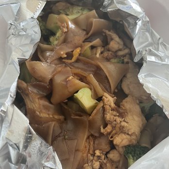 Authentic Thai Kitchen - Pad Se-Ew - Thai Near Me - Phoenix, Arizona