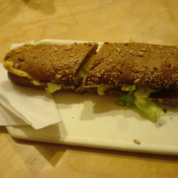 Croqueladen - ...leider als Dreikorn, das normale Brot war aufgebraucht. Schmeckt aber trotzdem!