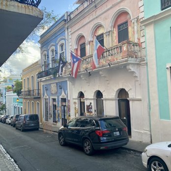 La Factoría - View from the open windows out onto the street - Cocktail Bars Near Me - San Juan, Puerto Rico La Factoría - View from the open windows out onto the street - Cocktail Bars Near Me - San Juan, Puerto Rico