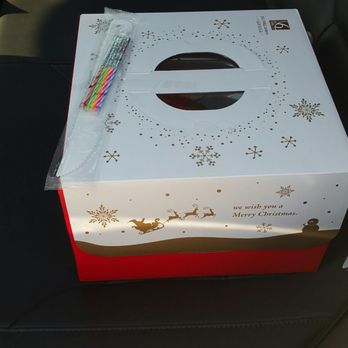 Six Ping - Nice box for transportation. But why do I need candles for a yule log cake? - Bakeries Near Me - Houston, Texas Six Ping - Nice box for transportation. But why do I need candles for a yule log cake? - Bakeries Near Me - Houston, Texas