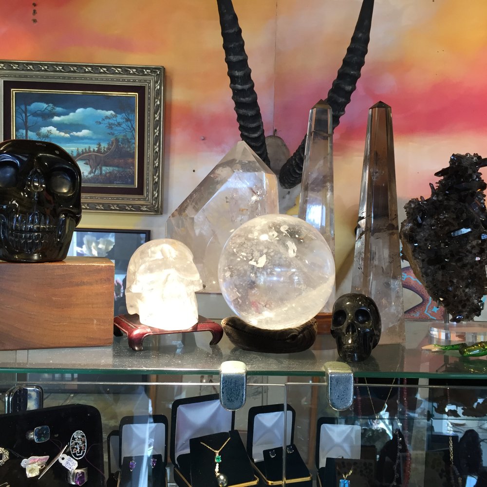 Dinosaur Gallery - Gemstones & Minerals Near Me - Del Mar, California