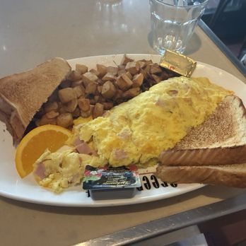 Greenstreet Cafe - HAM & CHEESE omelette - Breakfast & Brunch Near Me - Miami, Florida Greenstreet Cafe - HAM & CHEESE omelette - Breakfast & Brunch Near Me - Miami, Florida
