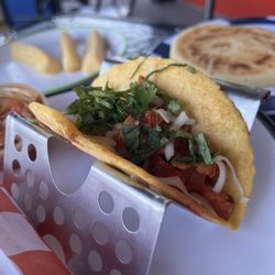 El Rincón Latino Colombian Restaurant - El Rincón Latino Colombian Restaurant - Taco trio with Chorizo