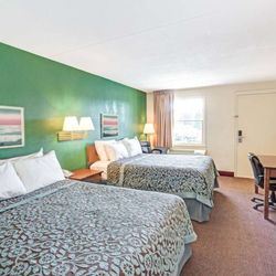 Days Inn by Wyndham Lincolnton - 2 Queen Bed Room