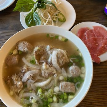 Chào Mámi - Happy hour pho - Vietnamese Near Me - Burnaby, British Columbia