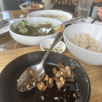 Mud Hen Water - Sizzling pig head, fresh fish & lū'au, kahala crisp. - Hawaiian Near Me - Honolulu, Hawaii Mud Hen Water - Sizzling pig head, fresh fish & lū'au, kahala crisp. - Hawaiian Near Me - Honolulu, Hawaii