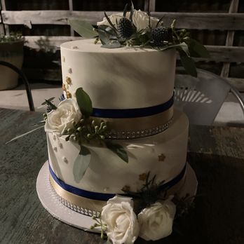 Sweet Dreams Floral Design - Sweet Dreams Floral did the flowers for the cake, which was baked by Sweet Dreams Cakery, also 5* establishment! - Floral Designers Near Me - Oakhurst, California Sweet Dreams Floral Design - Sweet Dreams Floral did the flowers for the cake, which was baked by Sweet Dreams Cakery, also 5* establishment! - Floral Designers Near Me - Oakhurst, California