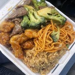 Hong Kong Bowl - Half & half with orange chicken and broccoli beef