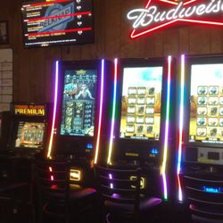 Belknap Liquor & Lounge