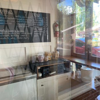 Madrona Laundromat - Laundromat Near Me - Seattle, Washington