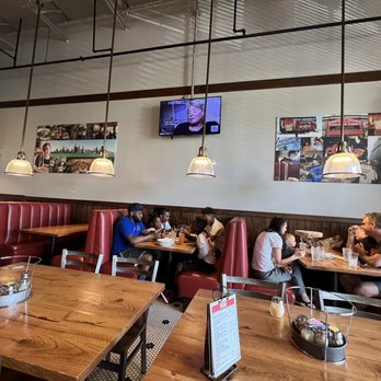 Giordano's - people eating in a restaurant - Pizza Near Me - Orlando, Florida