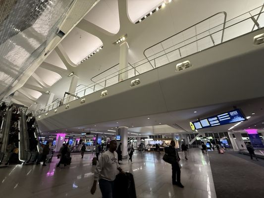 LaGuardia Airport/Terminal B by null