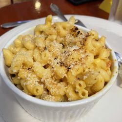 Gregorys Restaurant & Bar - Lobster Mac & Cheese