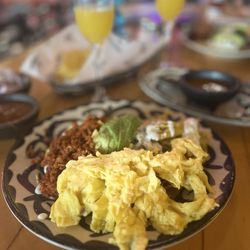 Kalaveras - Sat Brnch Chilaquiles