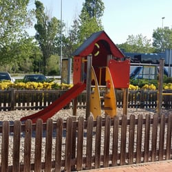 Área Descanso Medas Montblanc - Zona infantil