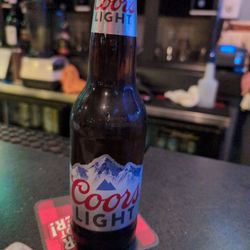 Shakers Bar & Grill