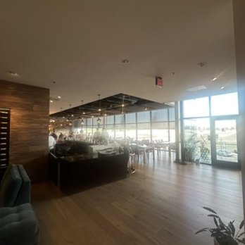 Restaurant 917 - seating and dining area - New American Near Me - Carson, California