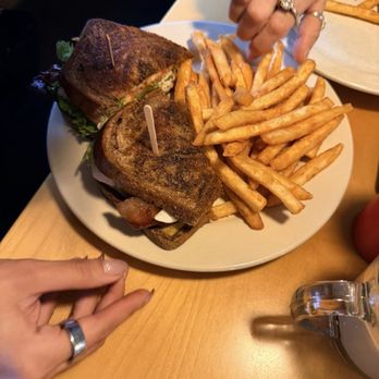 Glenwood Restaurant - American Near Me - Eugene, Oregon