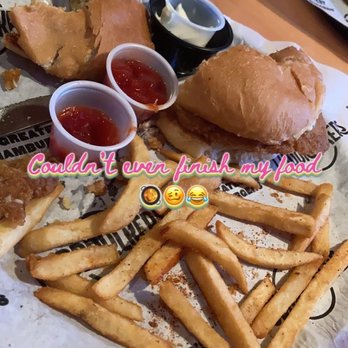 Fuddruckers - Chicken Sandwich - American Near Me - Ashburn, Virginia