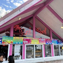 The Pink Roof - The front of the ice cream place.