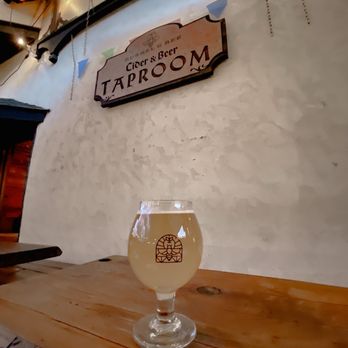 Bushel & Bee Taproom - Cider hydration - Cideries Near Me - Leavenworth, Washington Bushel & Bee Taproom - Cider hydration - Cideries Near Me - Leavenworth, Washington