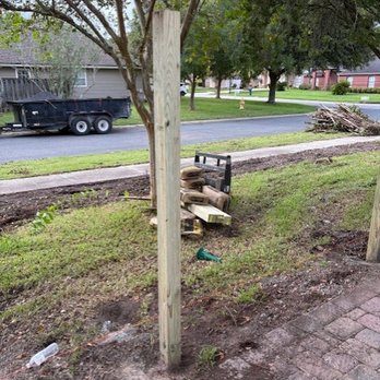 LV Fence and Gates - Side yard fence area - Fences & Gates Near Me - Jacksonville, Florida