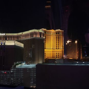 The High Roller - Amusement Parks Near Me - Las Vegas, Nevada