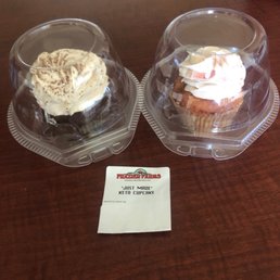 Chocolate and Strawberry keto cupcakes! Chocolate and Strawberry keto cupcakes!