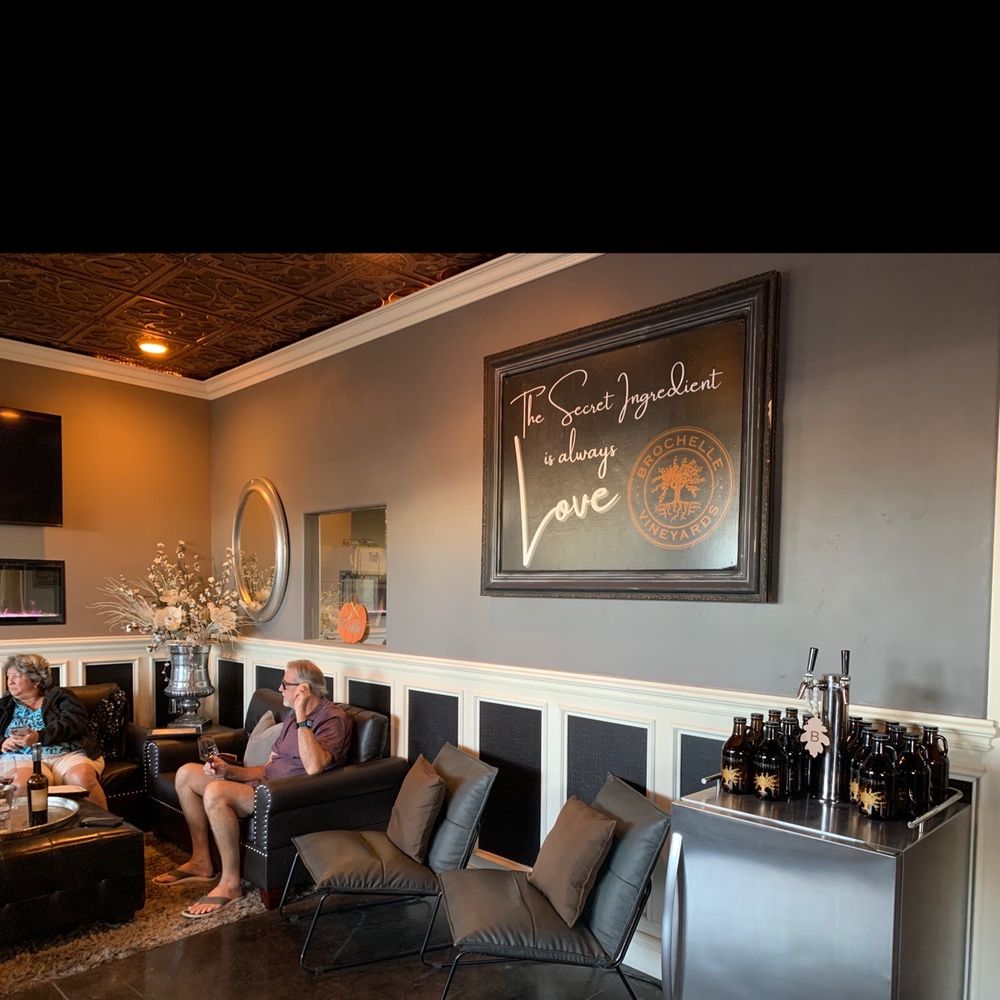 Brochelle Vineyards - Casual seatings inside - Wine Tasting Room Near Me - Paso Robles, California Brochelle Vineyards - Casual seatings inside - Wine Tasting Room Near Me - Paso Robles, California