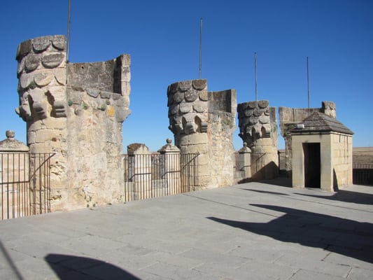Alcázar de Segovia by null
