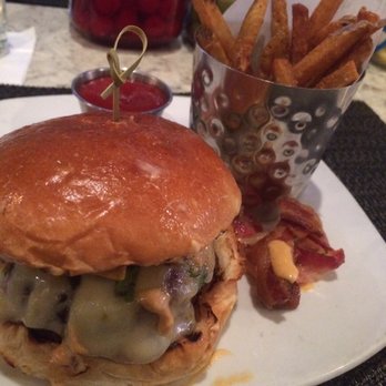 Juniper Bar - Burger and fries - Cocktail Bars Near Me - New York, New York