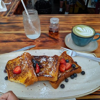 Hatch 44 Cafe - Classic French toast and a matcha latte - Cafes Near Me - Metuchen, New Jersey