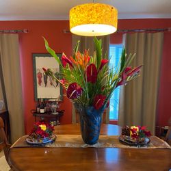Beautiful Christmas flower arrangement - Mele Kalikimaka!