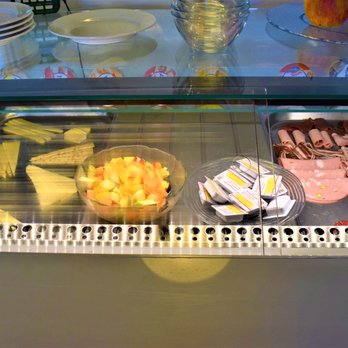 Hotel Garni Frohsinn - Chilled foods--meat & cheese, fruit salad, yogurt - Bed & Breakfast Near Me - Uttwil, TG