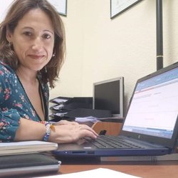 Centro de Psicologia Aaron Beck - Erika Marqués en una sesión de terapia online por videoconferencia.