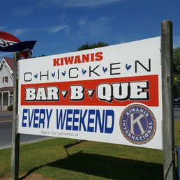 ows a sign for kiwanis