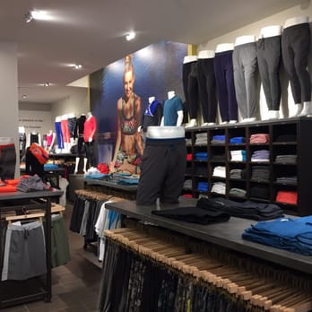 Fabletics - Sports Wear Near Me - St. Louis, Missouri