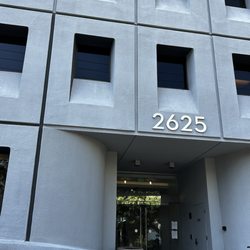 Artin Gevorgian, DPM - Burbank Foot & Ankle Podiatry Center - Alameda entrance front of building