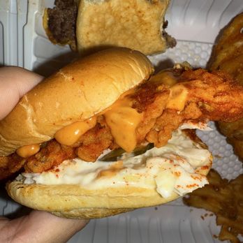YoYo Chicken - YoYo MIX Plate YoYo Chicken Sandwich (mild) - Chicken Wings Near Me - Deer Park, New York