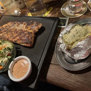 Café De Klos - Barbeque Near Me - Amsterdam, New Hampshire