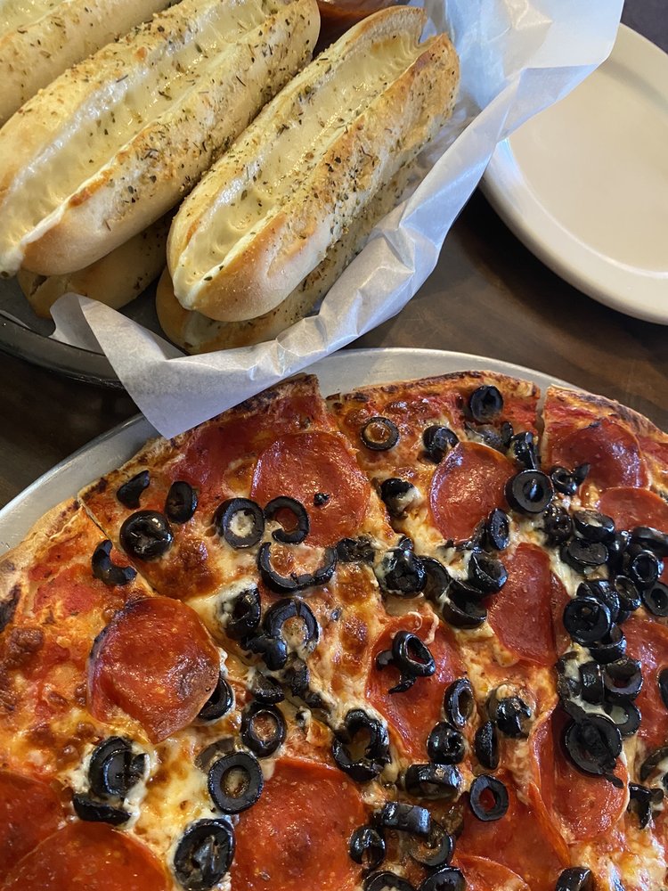VILLAGE INN PIZZA PARLOR - Updated April 2025 - 30 Photos & 79 Reviews