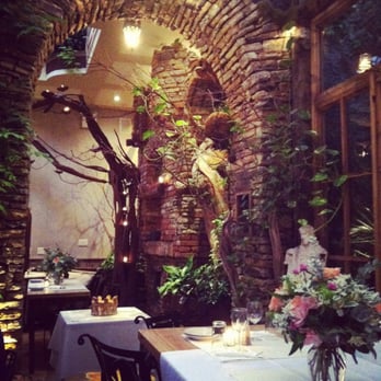 Le Petit Café - Gorgeous interior - Coffee & Tea Near Me - Brooklyn, New York