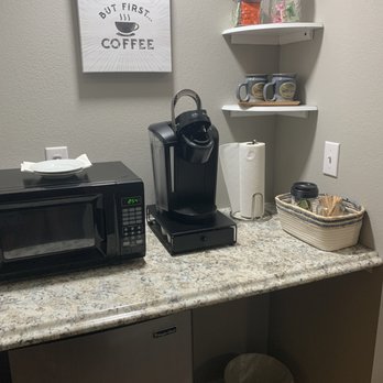 Cedar Crest Lodge - Big Sky coffee bar - Bed & Breakfast Near Me - Pleasanton, Kansas